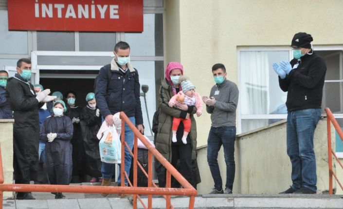 Yüksekova’da korona virüsü tedavisi gören 3 hasta taburcu oldu