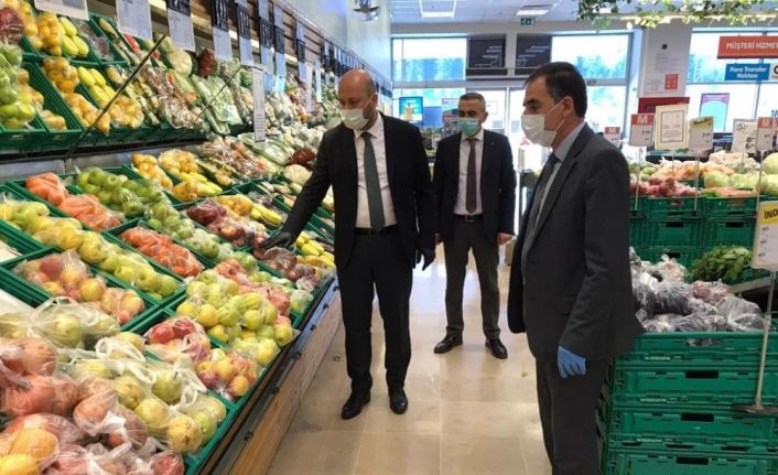 Zabıta ekipleri, bakkal, marketlerde maske ve hijyen denetimi yapıyor