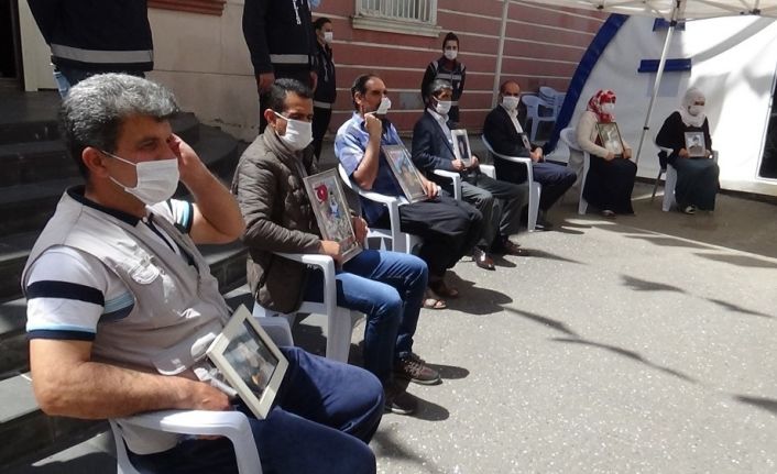 3 günlük sokağa çıkma kısıtlaması kalktı, evlat nöbetindeki aileler HDP önüne koştu