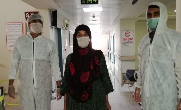 70 yaşındaki hasta korona virüsü yendi, hastanede pozitif vata kalmadı