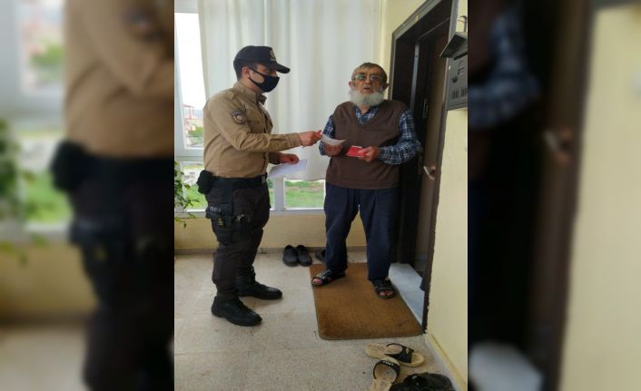 81 yaşındaki yaşlı adam “Biz Bize Yeteriz Türkiye” kampanyasına 5 bin lira bağışladı