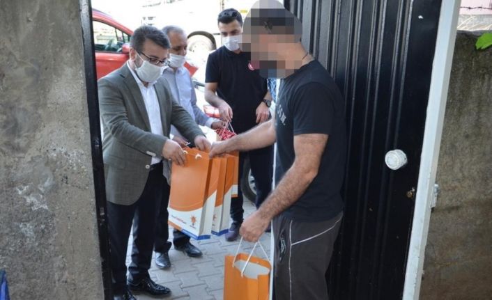 AK Parti Batman İl Başkanlığı dar gelirli ailelere gıda yardımında bulundu