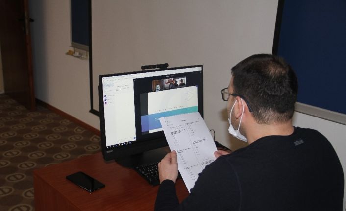 Anadolu Üniversitesi dezavantajlı ve 65 yaş üstü öğrencilerine online sınavda video konferans ile okuyucu desteği sağladı