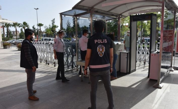 Antalya’da 20 yaş altı 3 şahsa 6 bin 692 TL ceza