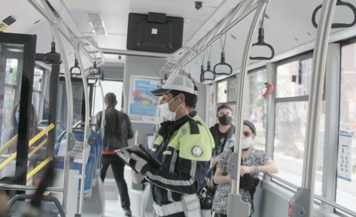 Antalya’da sürücü ile yolculara maske ve sosyal mesafe denetimi