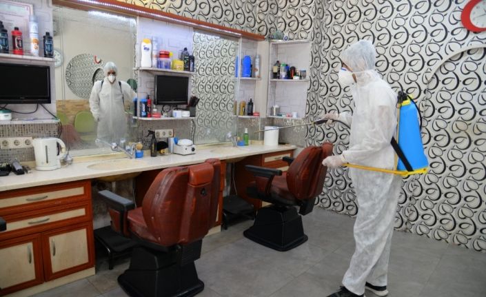 Aydın’da berber ve kuaförler dezenfekte ediliyor