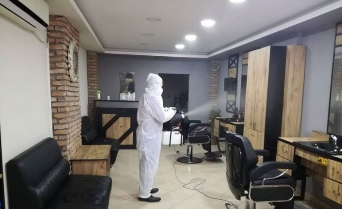 Bafra’da berber ve kuaförlere dezenfekte, gıda işletmelerine denetim