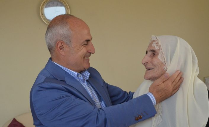 Başkan Akgün, “İnsanlık en yüce duyguları annelerin şefkatli ellerinde öğrenir”