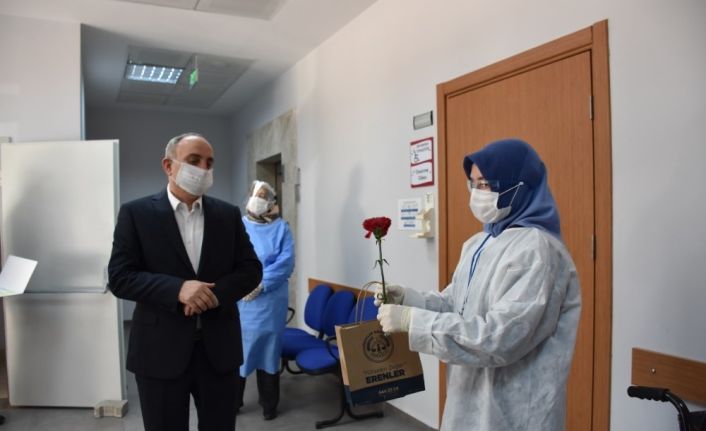 Başkan Kılıç ilçedeki sağlık çalışanlarının anneler gününü kutladı