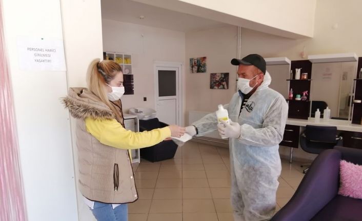 Bayburt’ta berber, kuaför ve güzellik merkezleri dezenfekte edildi