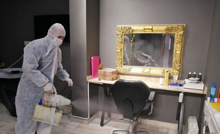 Bayburt’ta berber, kuaför ve güzellik merkezleri dezenfekte ediliyor