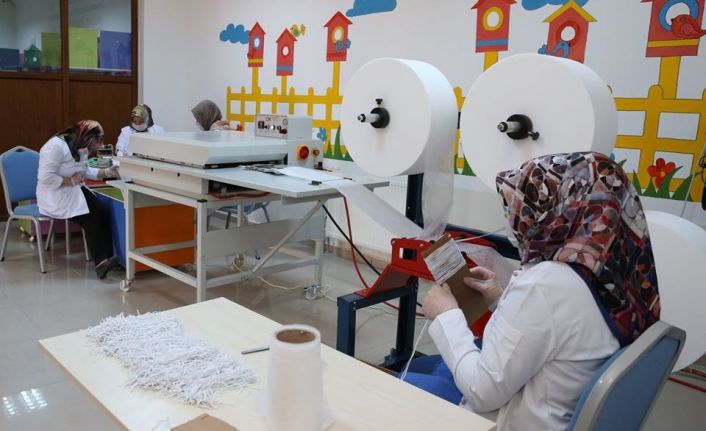 Berber ve kuaförler için maske üretimi