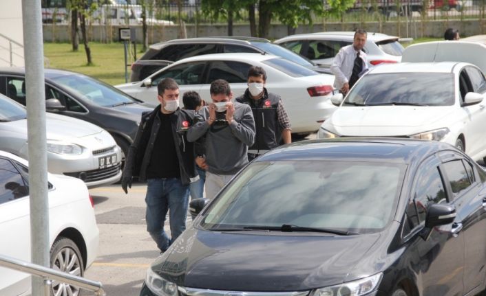 Bolu’da, ev ve iş yerlerinde uyuşturucu ile yakalanan 2 şahıs adliyede