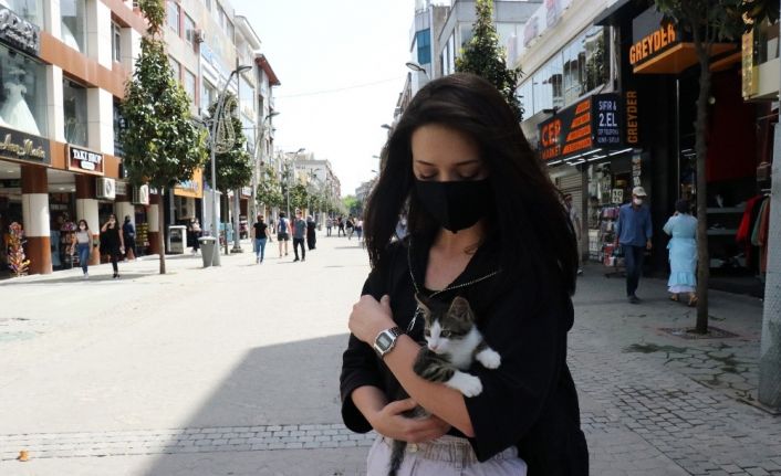 Bütün yaşıtları gezip dolaşırken 18 yaşındaki gencin örnek davranışı alkışı hak etti