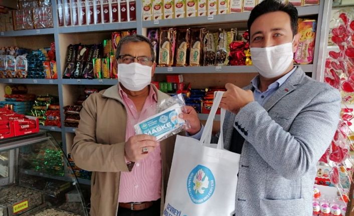 Büyükşehirden Ahmetlili vatandaşlara ücretsiz maske