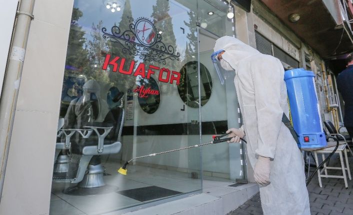 Canik’te berberler dezenfekte edildi