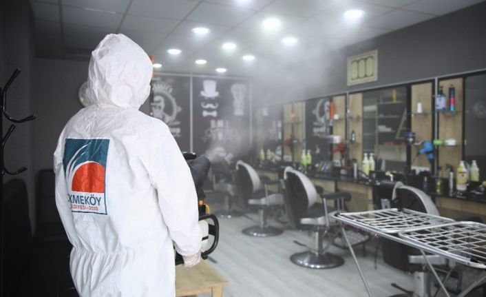 Çekmeköy’de açılışa hazırlanan kuaförler dezenfekte edildi