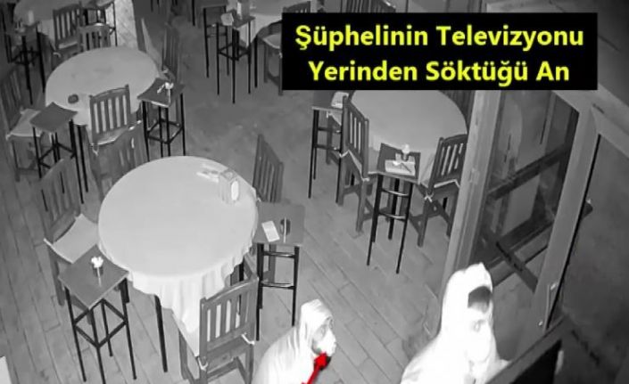 Cerrahi maskeli televizyon hırsızları güvenlik kamerasında