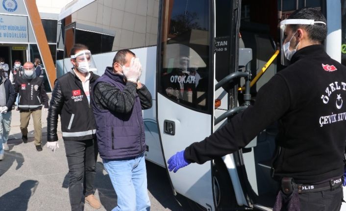 Cinayetle biten göçmen kaçakçıları arasındaki anlaşmazlıkta 7 kişi tutuklandı