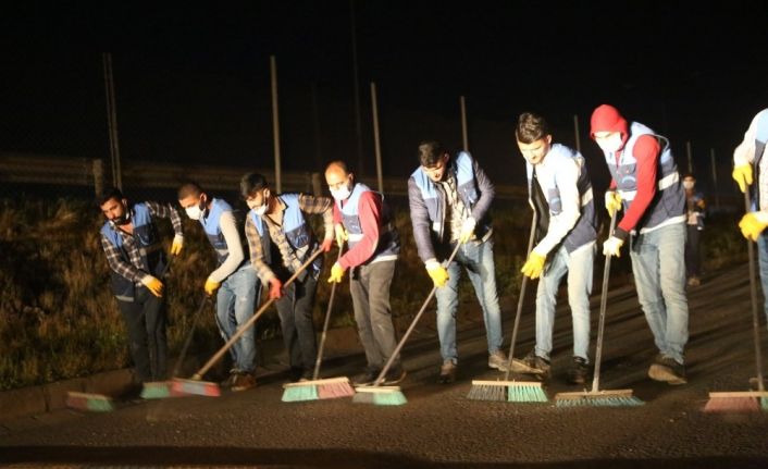 Cizre Belediyesi korona virüse karşı mahalleleri baştan aşağı temizliyor