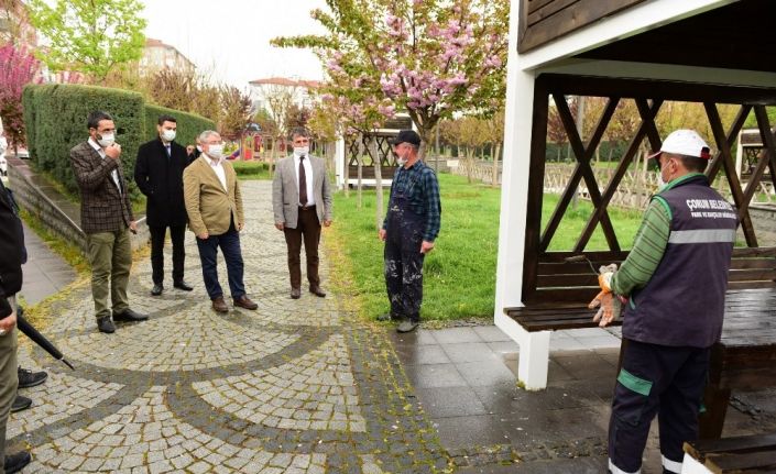 Çorum’da bank ve kameriyeler koronavirüs sonrasına hazırlanıyor