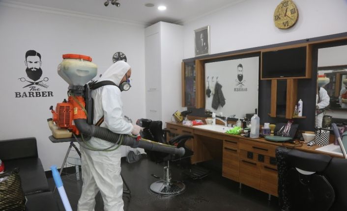 Darıca’da berber ve kuaförler dezenfekte edildi