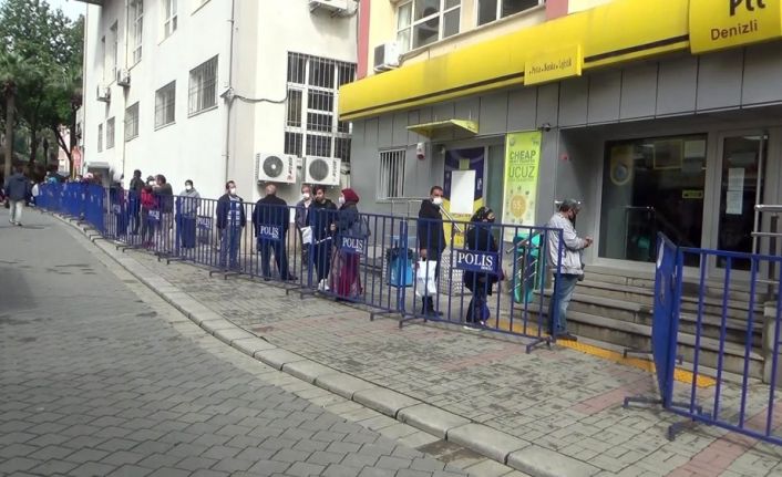 Denizli’de 400 metrelik kuyruk