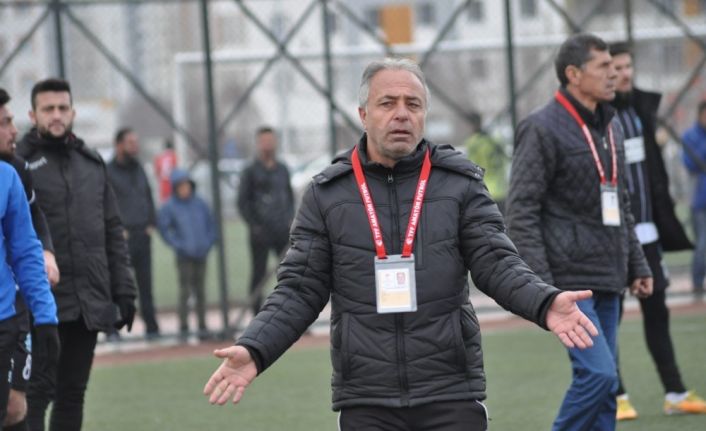Develispor Teknik Direktörü Ahmet İzgi: “Ligler oynatıp, bitirilmeli”