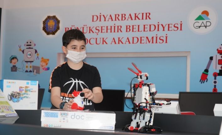 Diyarbakır Büyükşehir Belediyesi robotik kodlama atölyeleri eğitime hazır