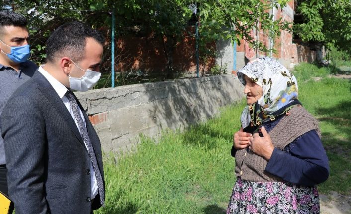 Dolandırılan yaşlı kadına kaymakam sahip çıktı