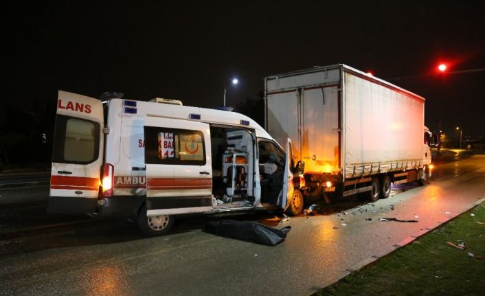 Elazığ’da hasta nakli yapan ambulans kaza yaptı: 1 ölü 3 yaralı