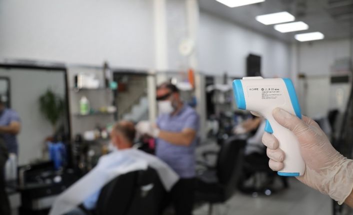 Gaziantep’te berber ve kuaförlere ateş ölçer desteği