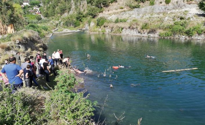 Gölette boğulma tehlikesi geçiren çocuğun duran kalbi yeniden çalıştırıldı