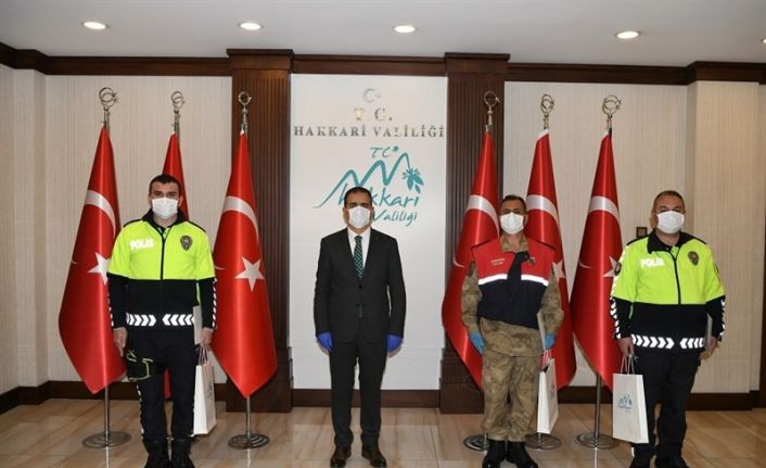 Hakkari’de başarılı trafik memurları ödüllendirildi