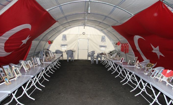 HDP önündeki aileler kısıtlama nedeni ile eylemlerine 2 gün ara verdi