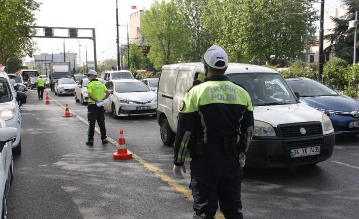 İstanbul’da ‘maske ve sosyal mesafe’ denetimi yapıldı