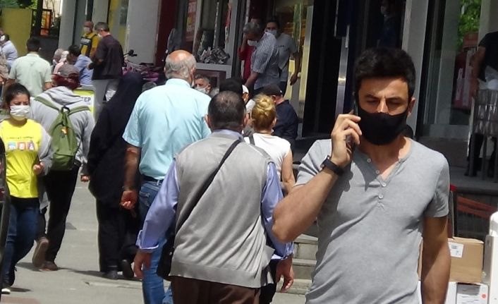 İstanbul’da pes dedirten görüntü değişmedi: Bu kez Sancaktepe’de sosyal mesafeyi hiçe saydılar