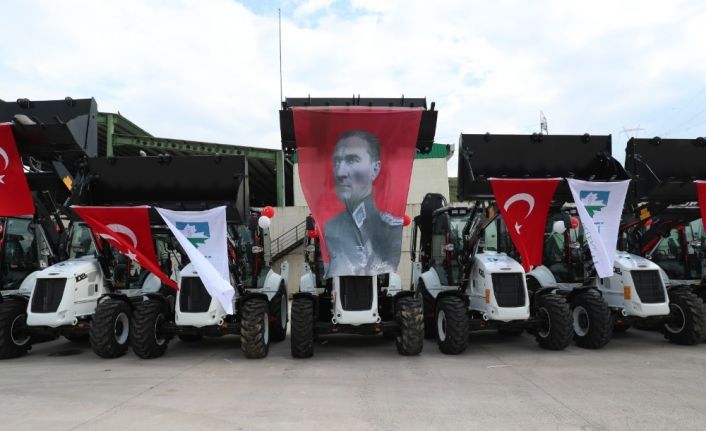 İzmit Belediyesi satın aldığı 27 Milyon TL değerindeki iş makinelerini filosuna kattı