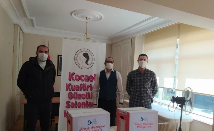 İzmit Belediyesi’nden kuaförlere ihtiyaç kolisi desteği