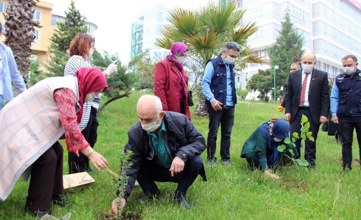Karantinadaki vatandaşlar fidanlarla uğurlandı