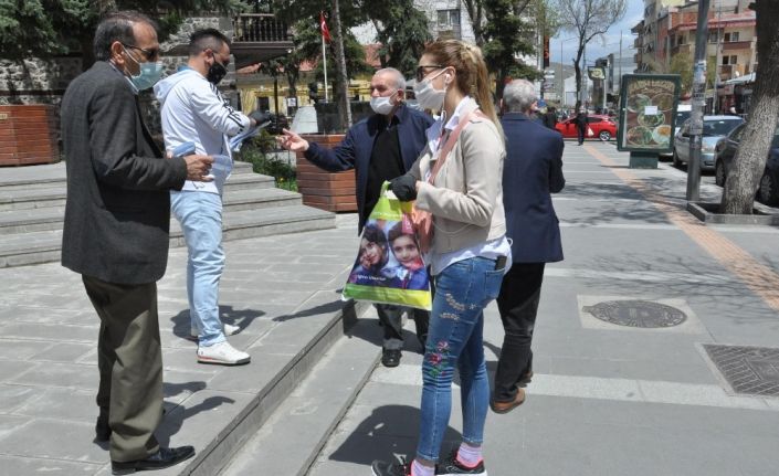 Kars’ta 65 yaş ve üstü vatandaşlar bir hafta arayla sokağa çıktı