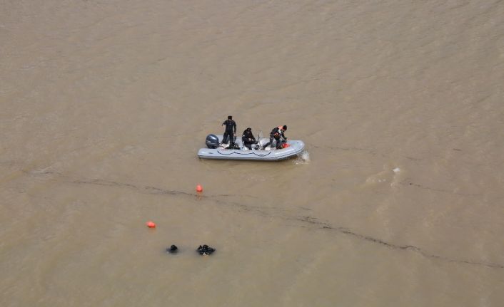 Kayıp Gülistan’ı arama çalışmaları çok sayıda ekiple sürüyor