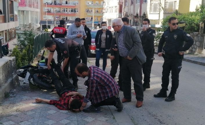 Kısıtlamada motosikletiyle polisten kaçan sürücü kaza yapınca yakalandı