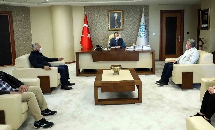 Kocaeli’deki kahvehane işletmecilerine gıda kolisi dağıtıldı