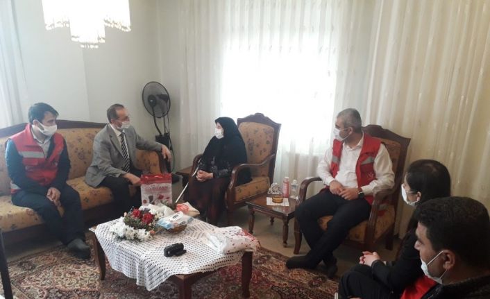 Kozan’da 100 yaş üzeri annelere ziyaret