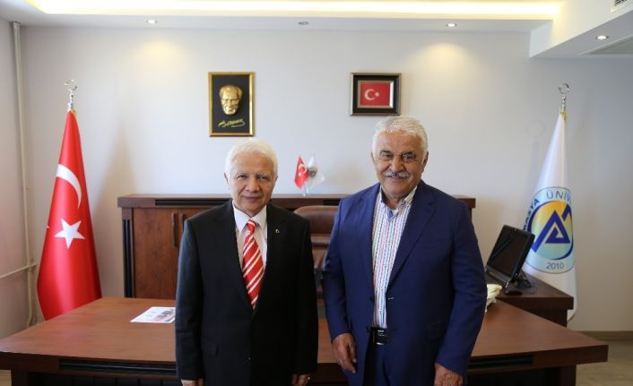 KTÜ eski rektörü Prof. Dr. İbrahim Özen, Avrasya Üniversitesi’nin akademisyen kadrosuna katıldı