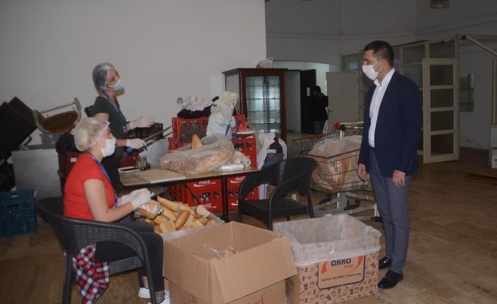 Kuşadası Belediyesi iki ayda 27 bin sıcak çorba dağıttı