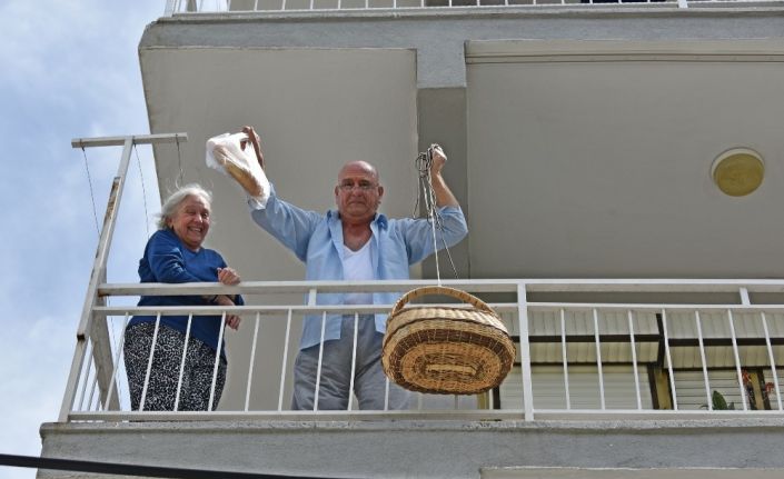 Mahallelerde ekmek ve pide satışı yapılıyor