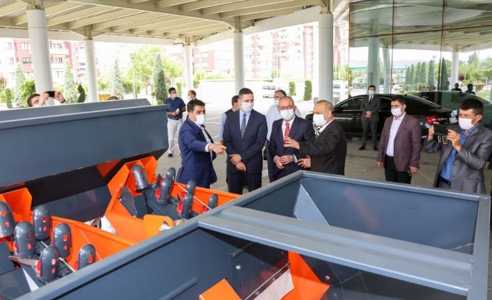 Meram çiftçisine ekipman desteği vermek üzere atılan imzalar ilk meyvelerini verdi