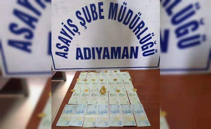 Minibüste unutulan 54 bin TL’lik altın ve para dolu çanta sahibine teslim edildi